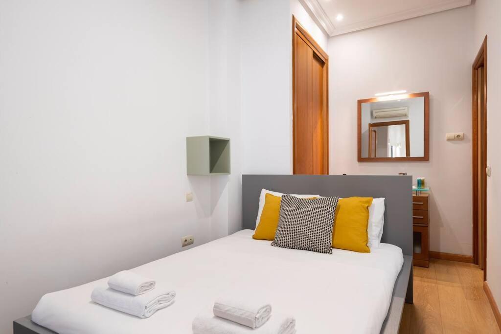 Flat In Barrio De Las Letras / Cervantes20 Мадрид Экстерьер фото